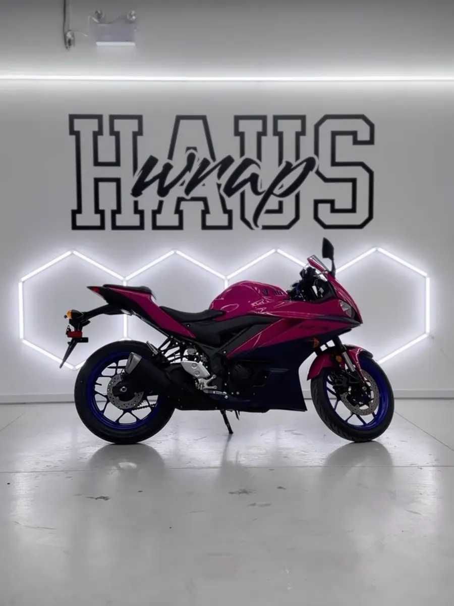 Yamaha R3 in KPMF momentum pink
